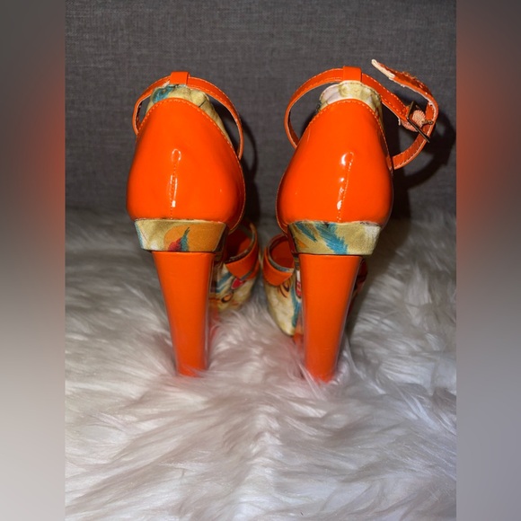 NWT
Alba
Orange Print Selina Heel/ Wedges - Picture 10 of 16